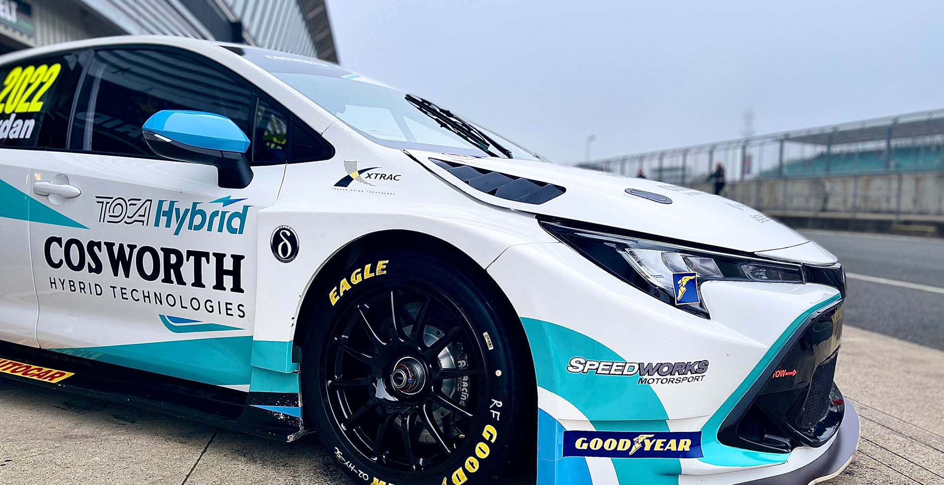 BTCC hybrid makes race debut